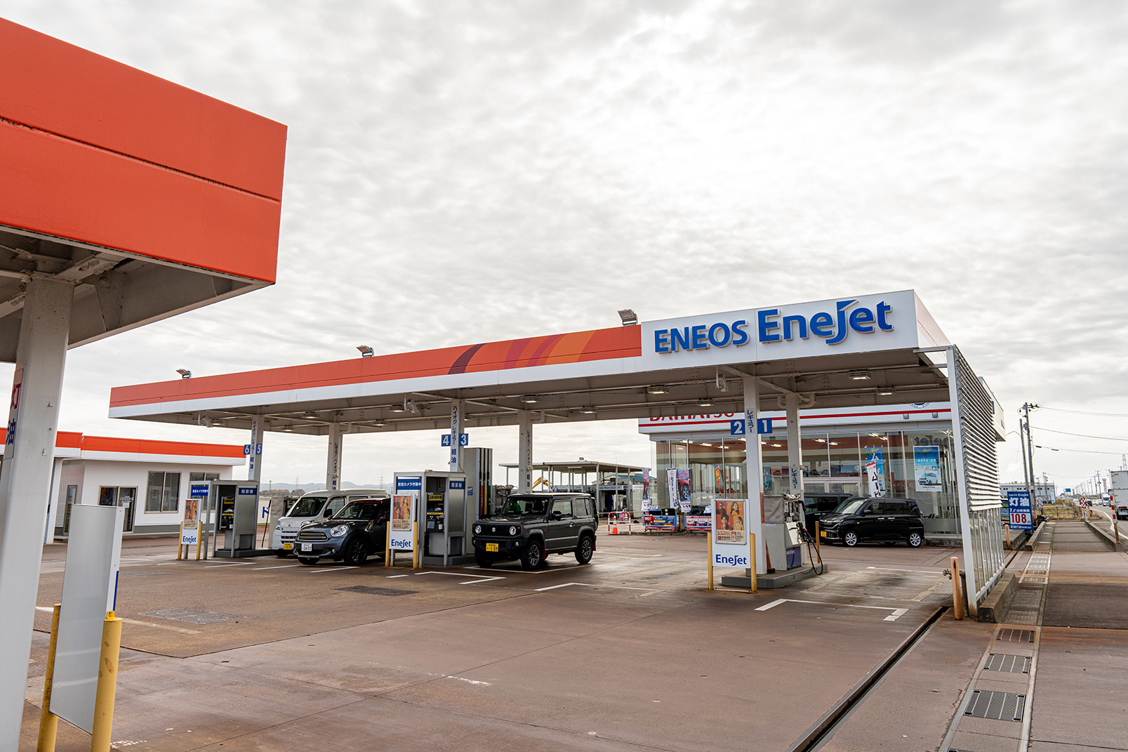 ダイハツ燕吉田2